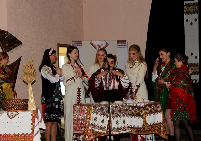 Дівчата ворожать